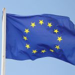 Un impuesto sobre el carbono sobre la importación de bienes en la UE puede estar en contra de las normas comerciales, advierte Rusia EU flag