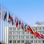 El crecimiento de las ventas minoristas en la Unión Europea continuó en junio. Pero a un ritmo ligeramente más lento EU, European Union, Europe, european flags