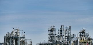 Saudi Aramco plans to increase its oil production capacities despite investment cuts