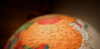 While the European Union and the United States of America are introducing more and more anti-Russian sanctions, China has so far been very cautious about the situation. Although it might seem that they would clearly side with Russia.