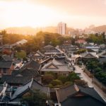 Corea está considerando invertir en pequeños reactores nucleares. La empresa de Bill Gates está en el punto de mira South Korean company SK Group is considering plans to invest in electricity generation using small nuclear reactors. One of the companies on the list of potential partners is TerraPower, the US firm backed by billionaire Bill Gates.