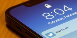 Elon Musk buys Twitter.