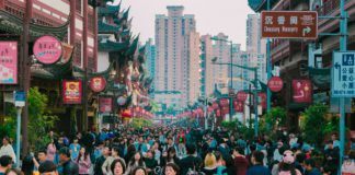 La economía china pierde el aliento a causa del coronavirus. Las ventas de los comerciantes y la producción industrial cayeron China's economy is losing its breath because of the coronavirus
