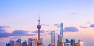 Las exportaciones chinas se aceleraron en julio. Pero este puede ser solo el último suspiro antes de que llegue la crisis. The volume of Chinese exports accelerated year-on-year in July. The impact of the relaxation of anti-epidemic measures has been felt.