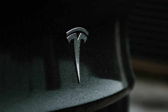 Shares of US carmaker Tesla are currently trading around the $138 level. That's 13.5 percent less than a week ago.