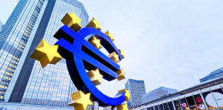 A Kormányzótanács tagja szerint az EKB jövőre kis lépésekben emelheti a kamatokat Az Európai Központi Bank idén júliusban kezdte meg története leggyorsabb ütemű kamatemelését. A pénzpiacok pedig arra fogadnak, hogy a decemberi emelés meglehetősen masszív lesz.