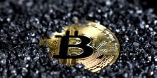 A Federal Reserve volt kormányzója szerint jobban kellene védeni őket. A lakossági befektetők egyre inkább kriptovalutákba helyezik pénzüket. A kriptopénzpiacok tehát hasonlítanak a rendes pénzügyi piacokra, de általában szabályozás és felügyelet alá tartoznak.