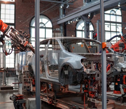 Samochody elektryczne VW, BMW, Nissana, Hyundaia i Volvo mają stracić ulgi podatkowe w USA Electric cars from Volkswagen, BMW, Nissan, Rivian, Hyundai and Volvo will lose a $7,500 (around CZK 160,800) tax credit in the United States after today's tightening of conditions.