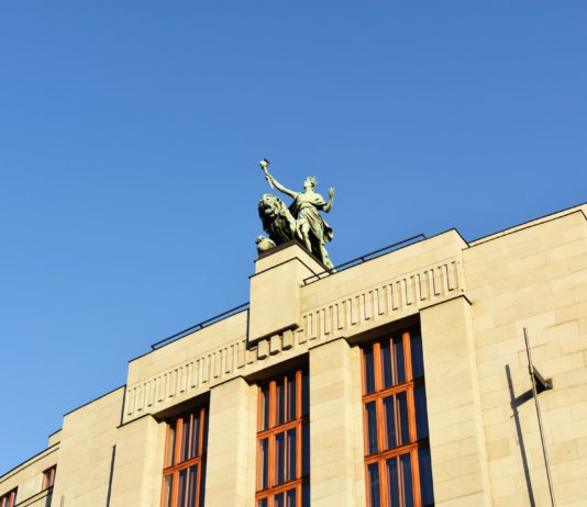 Wyniki gospodarcze w pierwszym kwartale nieco słabsze niż oczekiwał CNB Opublikowane dane potwierdzają, że czeska gospodarka powoli wychodzi z płytkiej recesji, która rozpoczęła się w drugiej połowie ubiegłego roku.