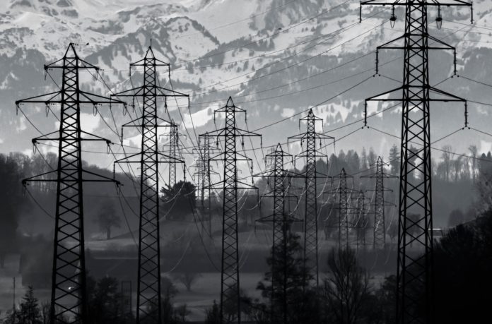 Power station The French Ministry announced that the French State "currently holds all the capital and voting rights in EDF".
