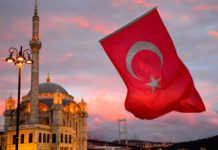Turkey’s central bank raised interest rates significantly, signaling a reversal of monetary policy Po raz pierwszy tureckim bankiem centralnym kieruje kobieta, Hafiz Gaye Erkan, która ma doświadczenie w sektorze finansowym w Stanach Zjednoczonych, ale nie w bankowości centralnej.