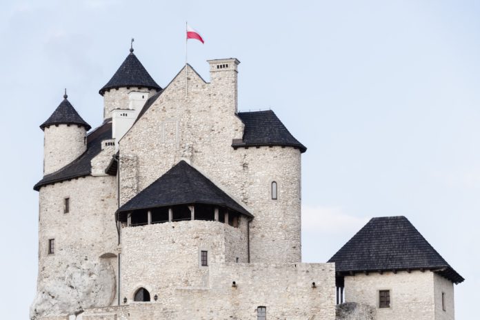 "Dzisiaj podpisaliśmy umowę przejęcia 266 stacji paliw w Austrii pod marką Turmöl, która jest trzecią co do wielkości marką detaliczną na tym rynku" - powiedział Daniel Obajtek, prezes spółki.