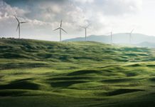 The website chytra-energie.cz is primarily decorated in black and green shades, and it is "green energy" that makes up the majority of the news and articles on the site.