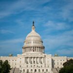 Az amerikai szenátus elfogadja a költségvetési válságot elhárító törvényjavaslatot "Nincs dráma, nincs késlekedés, nincs kormányleállás" - mondta a szavazás előtt Chuck Schumer, a szenátus demokrata többségű vezetője.