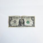 Háromhavi mélypontra esik a dollár, mivel az amerikai gazdasági növekedés lassul, mondják a befektetők A dollárindex, amely a dollár értékét méri a hat fő világdevizából álló kosárral szemben, több mint fél százalékos veszteséget írt le 18:10 óra körül EDT, 102,648 pont körül mozgott.