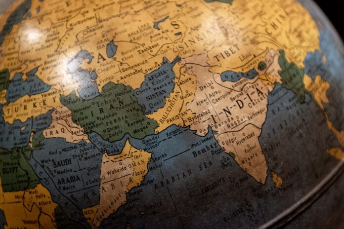 India Ο κύριος δείκτης του χρηματιστηρίου της Βομβάης, ο Nifty 50, σημείωσε σήμερα ένα ακόμη ρεκόρ. Έχει ενισχυθεί κατά 16% μέχρι στιγμής φέτος και οδεύει προς το όγδοο συνεχόμενο έτος ανάπτυξης.