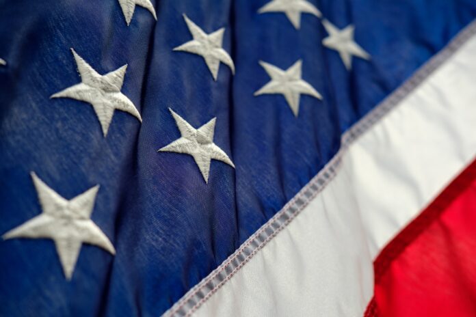 US Το νομοσχέδιο για την αμυντική πολιτική, που αναφέρεται με το ακρωνύμιο NDAA, διαφέρει από το πακέτο στρατιωτικής βοήθειας των ΗΠΑ προς την Ουκρανία και το Ισραήλ που εκκρεμεί σήμερα.