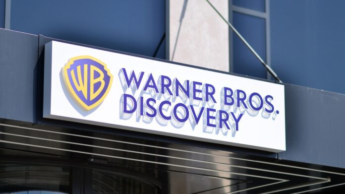 WarsawPoland21May2021SignWarnerBrosDiscoveryCompany وارنر بروس، إنتاج، فيلم، لوحة إعلانية