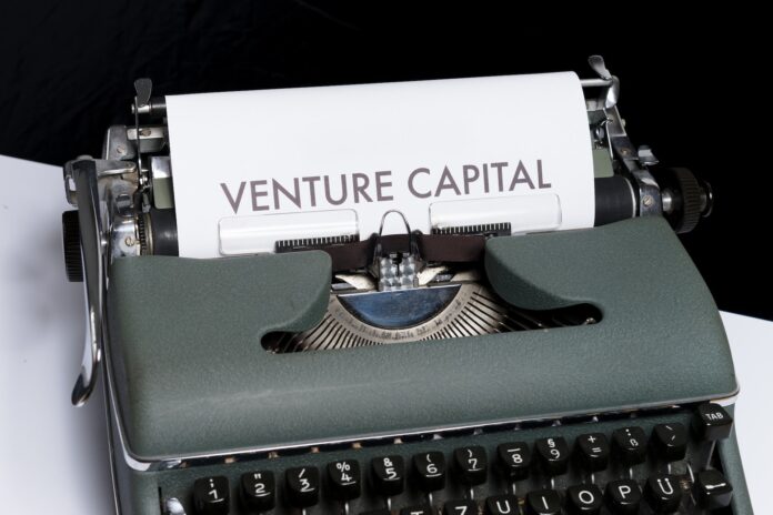 En los últimos 12 meses, los inversores han puesto dinero en startups de inteligencia artificial (IA). Pero al resto del sector no le ha ido bien. La inversión en capital riesgo también cayó a nivel mundial el año pasado.