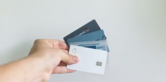 Tarjetas de crédito, american, capital one, tarjetas de mano.
