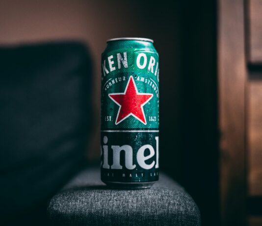 Ολλανδός ζυθοποιός της Heineken Τα λειτουργικά κέρδη μειώθηκαν κατά σχεδόν ένα τέταρτο πέρυσι heineken