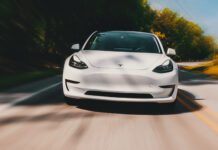 Elon Musk bought Tesla shares worth a billion dollars on the stock exchange, and the price is rising in response Tesla