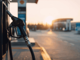 A Shell negyedéves nyeresége 24 százalékkal nőtt a magasabb olaj- és gázárak miatt gas station
