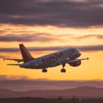easyJet’s profit plunged by 70 percent in the quarter, expensive fuels are to blame! easyJet. Source: Adobe Stock